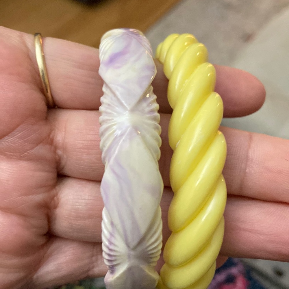 Bundle of vintage bangles